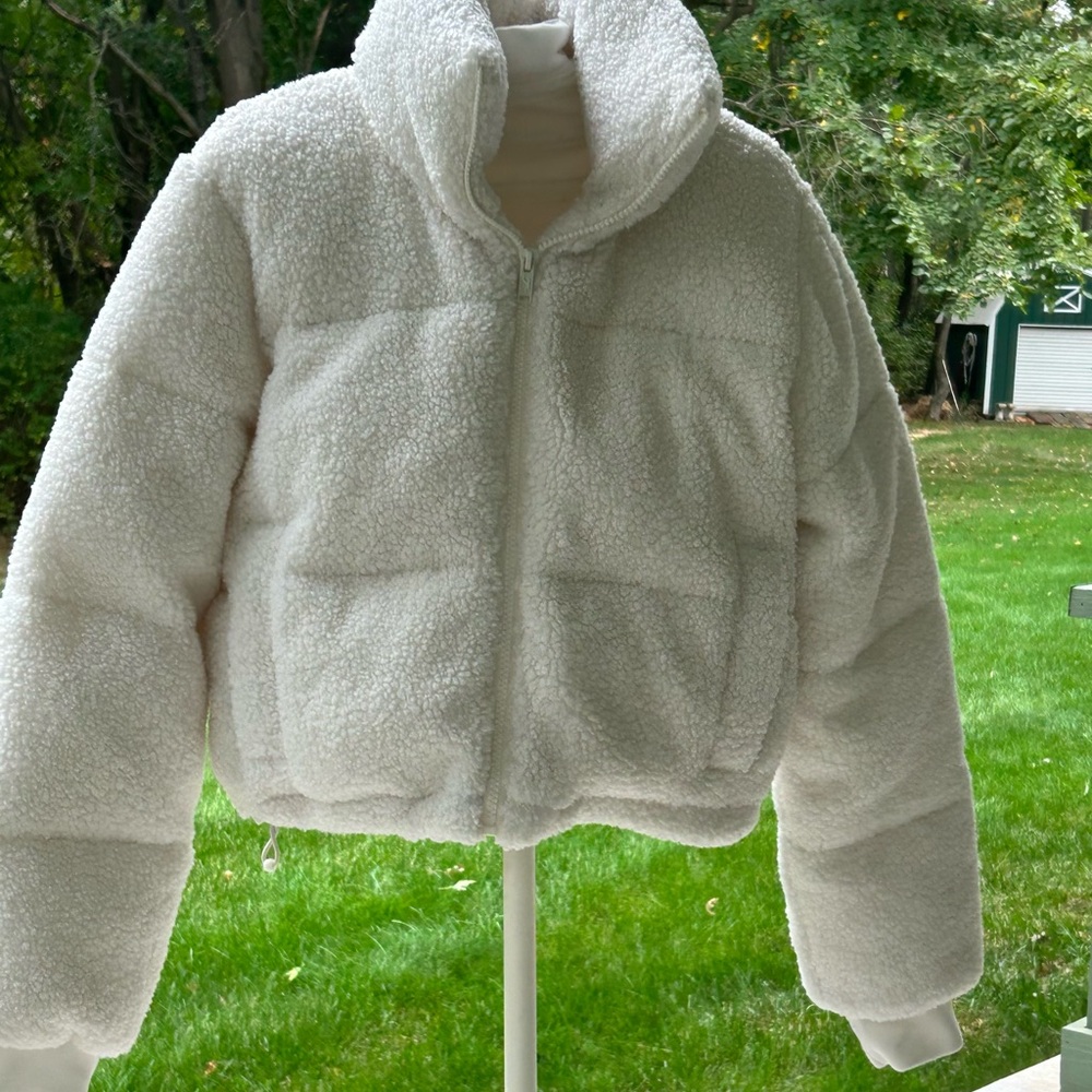 NWOT-Hollister Ultimate mini Cream Sherpa puffer Jacket - Picture 2 of 8